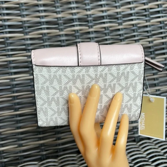 MICHAEL KORS CARMEN MEDIUM LOGO AND FAUX LEATHER WALLET POWDER BLUSH MULTI - Picture 5 of 16